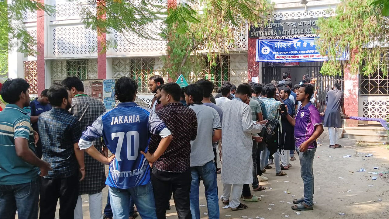 রাকসু নির্বাচনে ৬৯.৮৩ শতাংশ ভোট পড়েছে