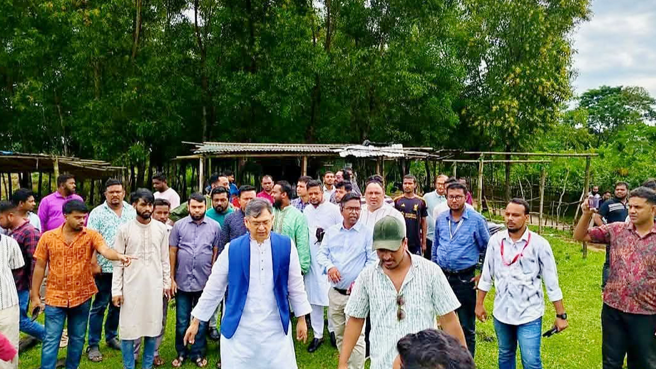 সিলেটে গুমবিষয়ক প্রামাণ্যচিত্রের শুটিংয়ে সালাহউদ্দিন আহমদ