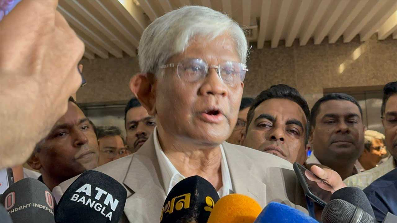 দেশের অর্থনীতি স্বস্তিতে আছে : অর্থ উপদেষ্টা