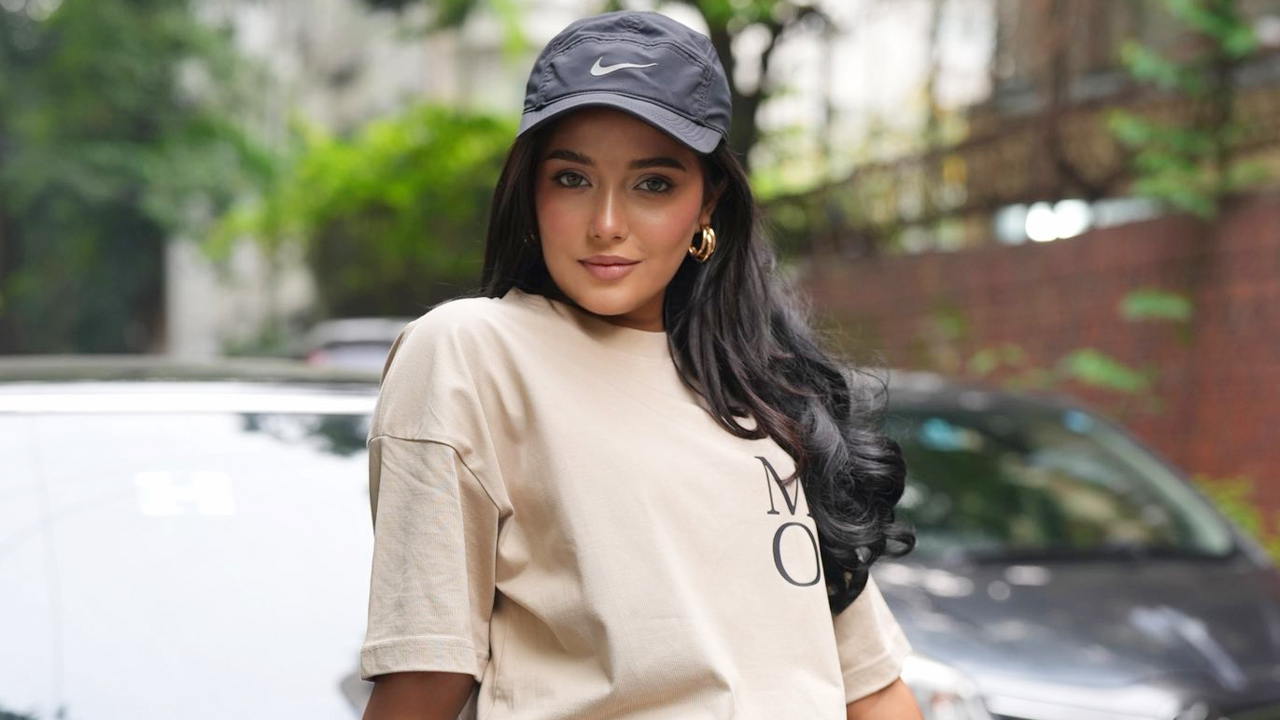 নিশ্বাস বন্ধ করে ‘পারফেক্ট শট’ দিলেন সামিরা খান মাহি!