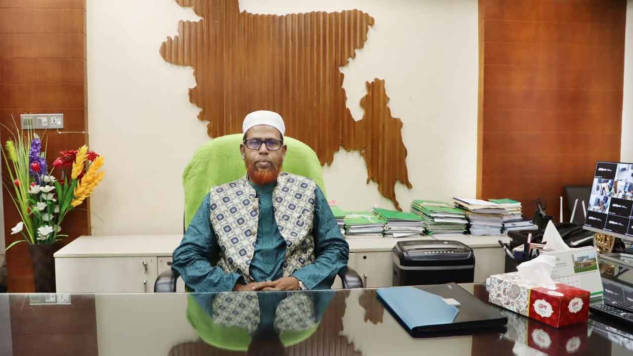 শিক্ষকের মর্যাদা বাড়াতে হবে, নয়ত জাতির অগ্রগতি থেমে যাবে