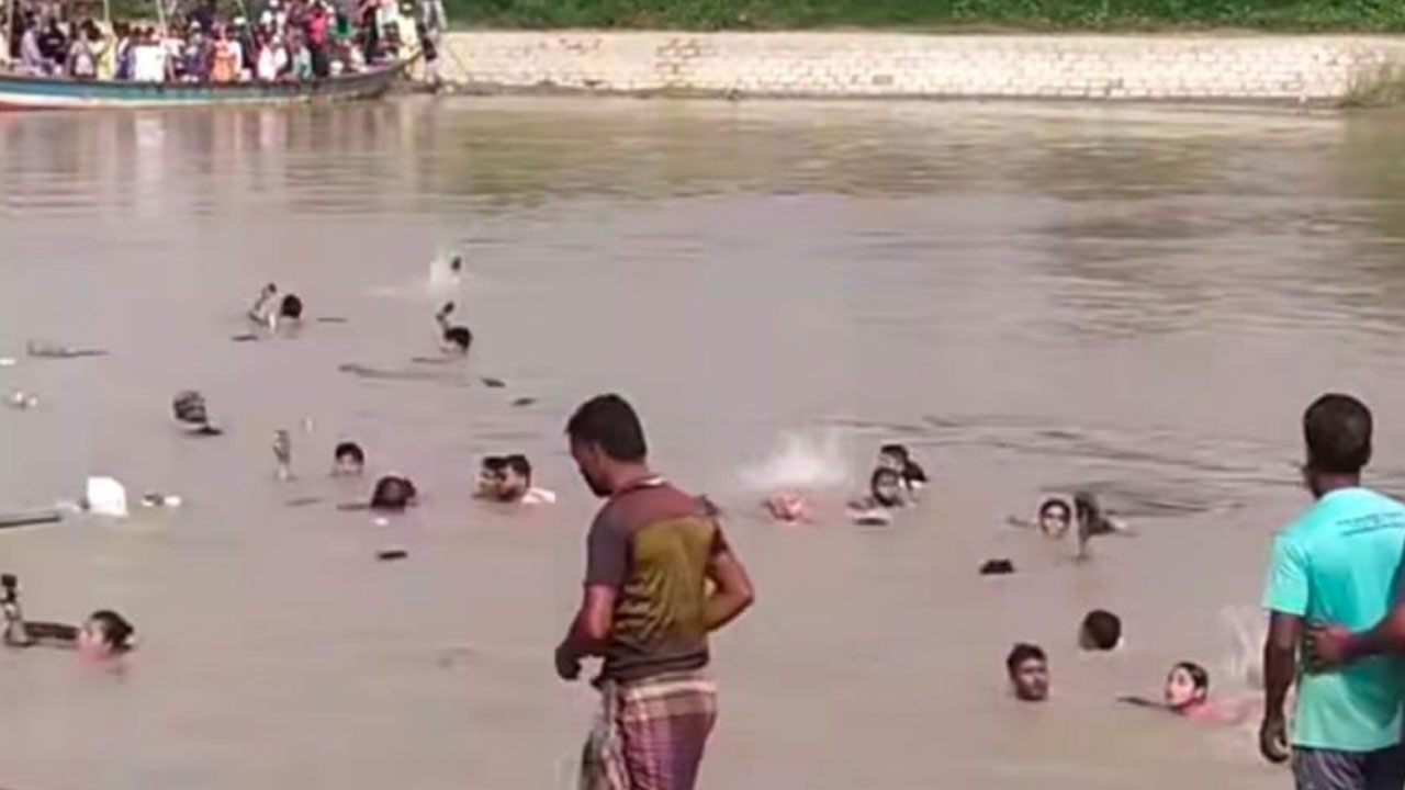 কীর্তিনাশা নদীতে যাত্রীবাহী ট্রলারডুবি