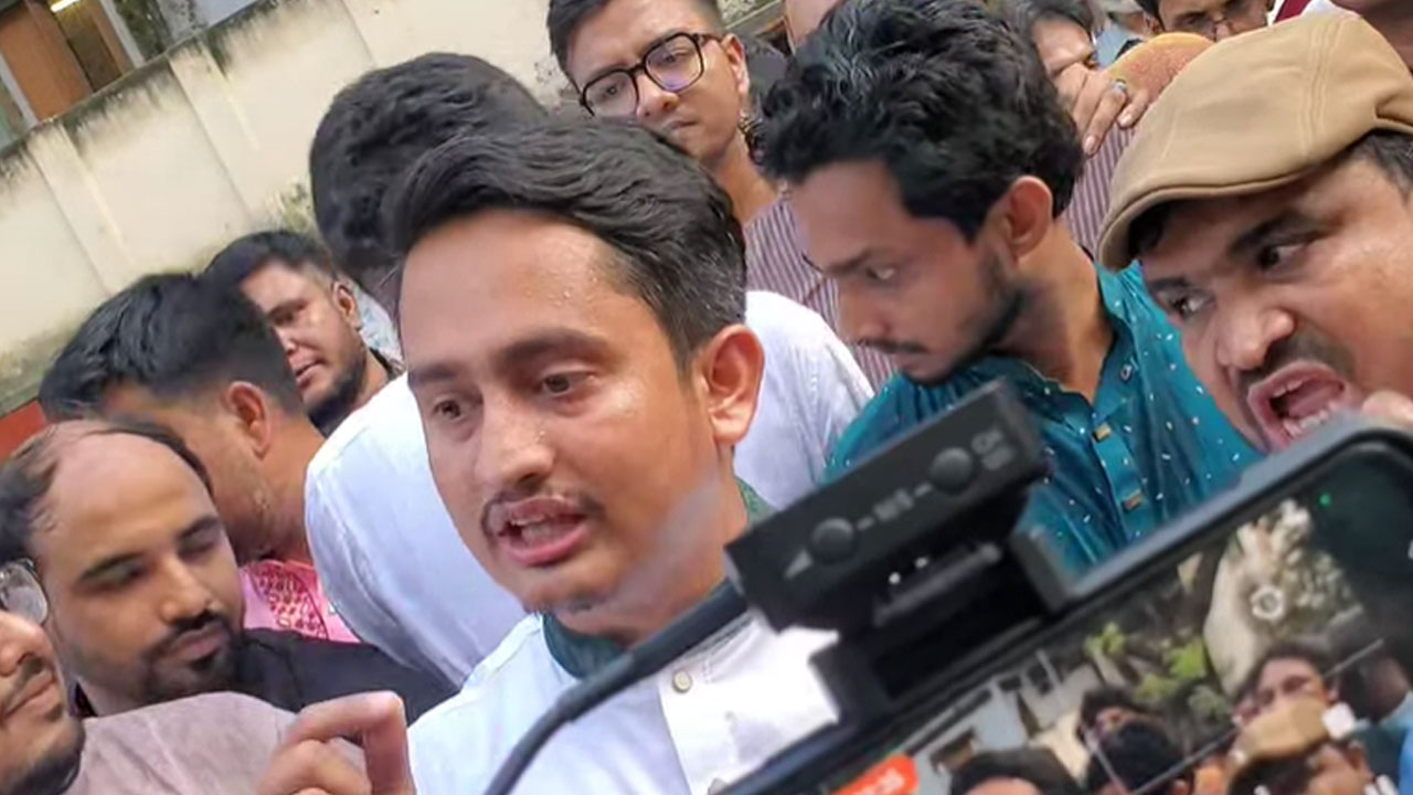 বগুড়ায় সারজিস আলমের সভাস্থলে ককটেল হামলা