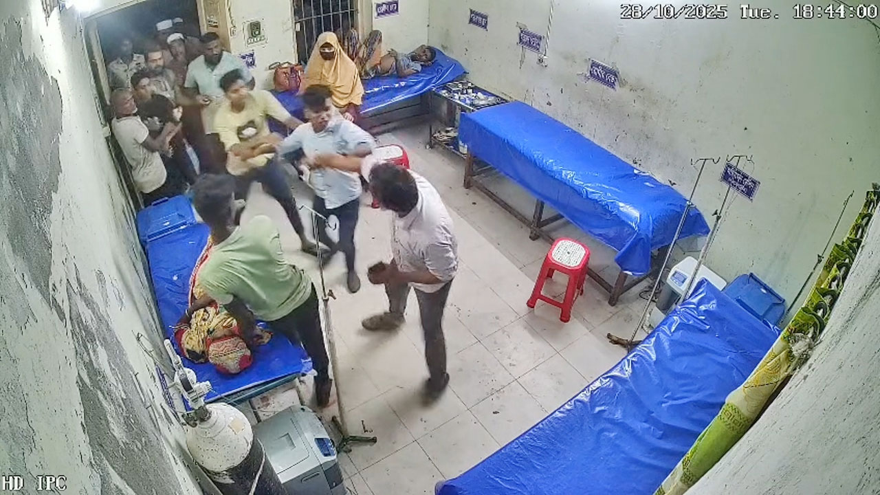 শিশু মৃত্যুর জেরে হাসপাতালে ভাঙচুর-হামলা, থানায় মামলা