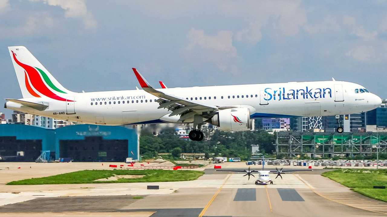 বিমান অবতরণের সময় টয়লেটে যেতে বাধা, দুই বিমানবালাকে মারধর সৌদি যুবকের