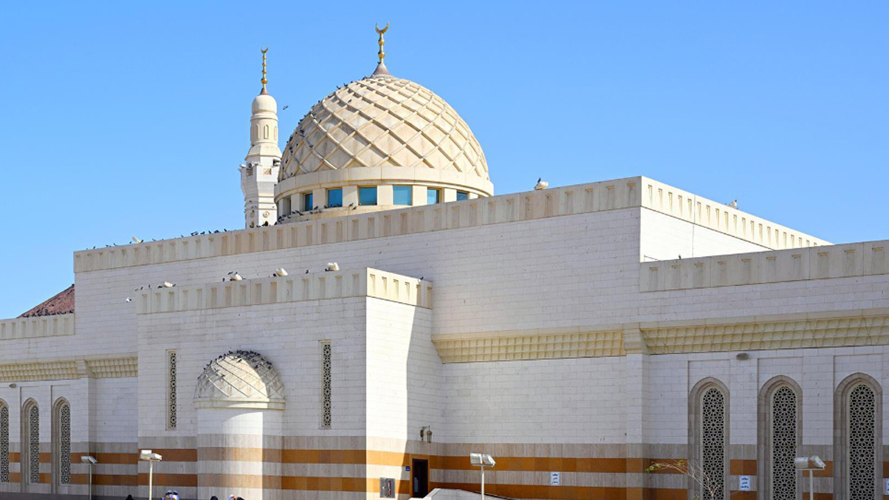  Sayed Al-Shuhada Mosque, Madinah