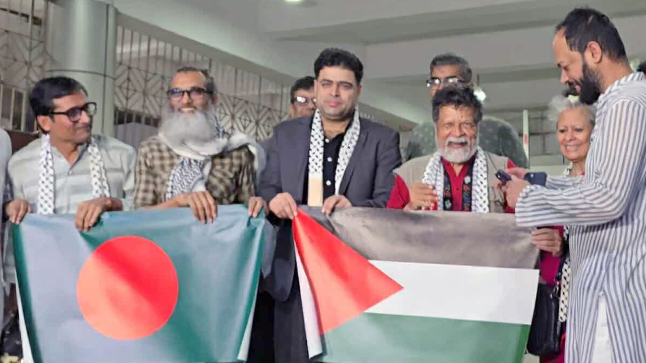 দেশে ফিরলেন শহিদুল আলম