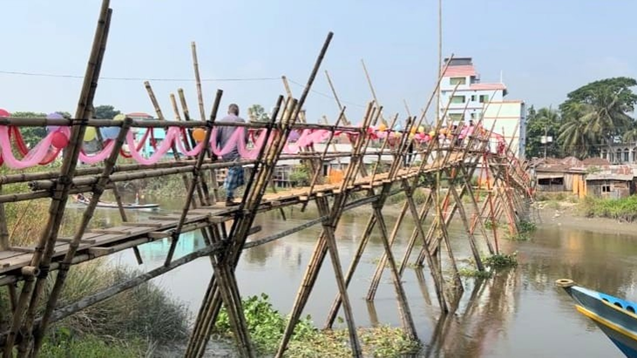 জামায়াতের উদ্যোগে নির্মিত সাঁকোতে ২০০ বছরের কষ্ট লাঘব গ্রামবাসীর