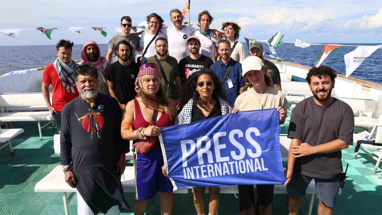 এখন ৯টি নৌযান একসঙ্গে গাজা অভিমুখে এগিয়ে যাচ্ছে : শহিদুল আলম