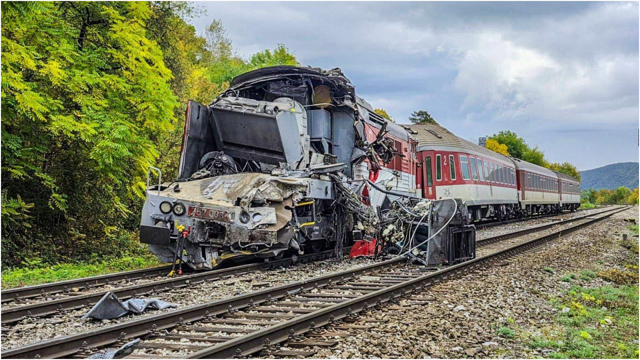 স্লোভাকিয়ায় দুই ট্রেনের সংঘর্ষ, আহত ৬৬