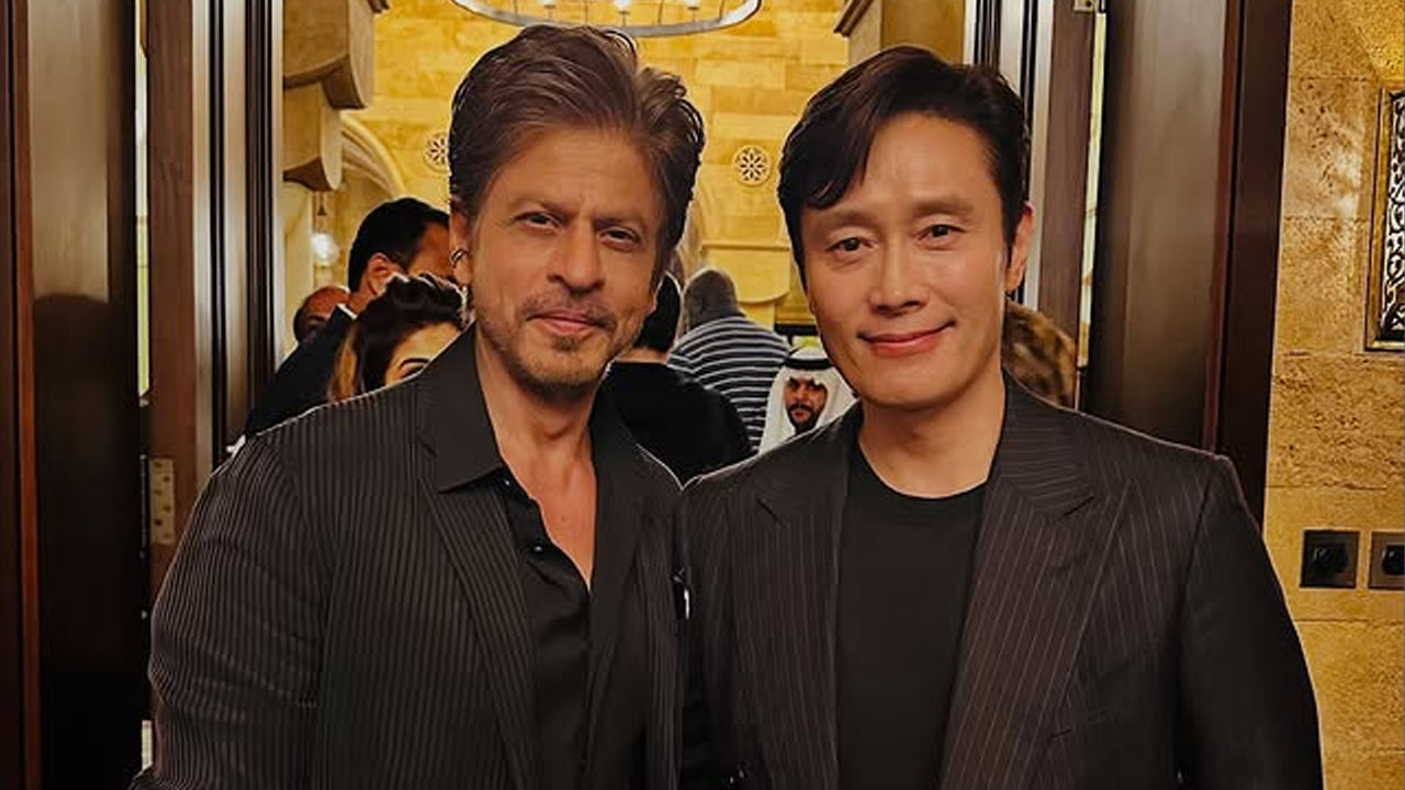 স্কুইড গেমের ফ্রন্ট ম্যানের সঙ্গে শাহরুখ-আমিরের ছবি ভাইরাল