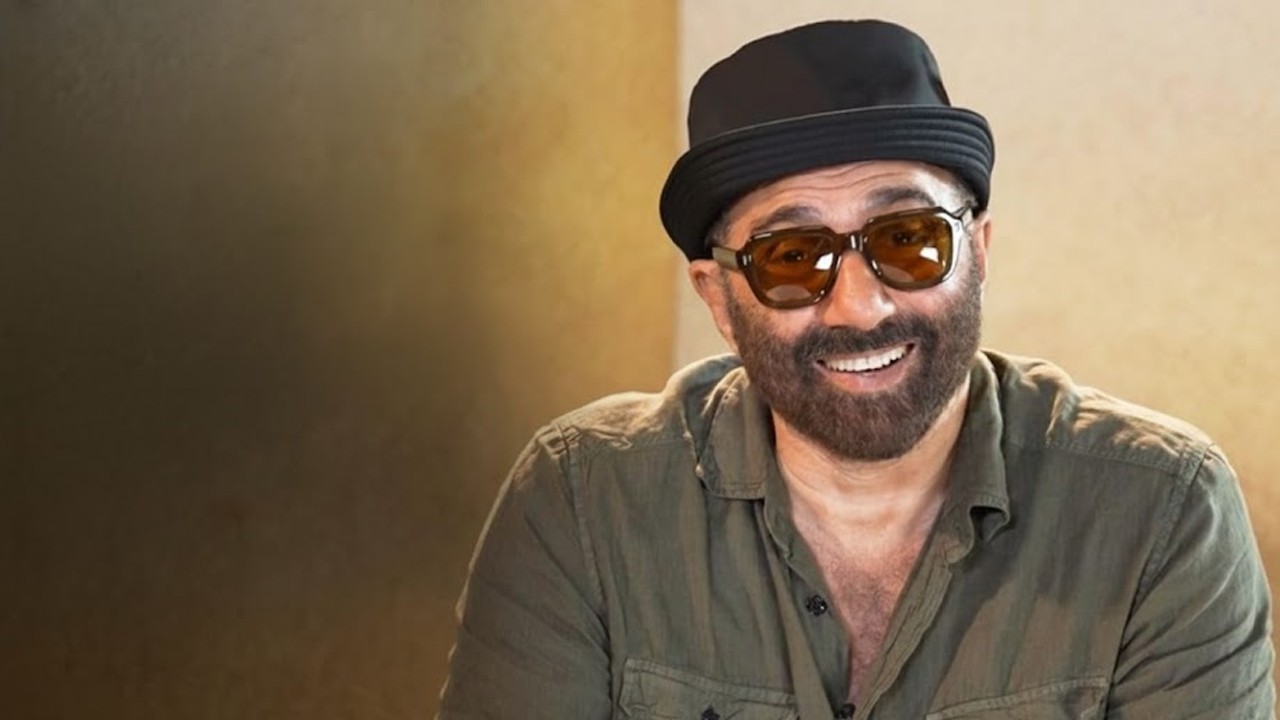 জন্মদিনে ভক্তদের সুখবর দিলেন সানি দেওল