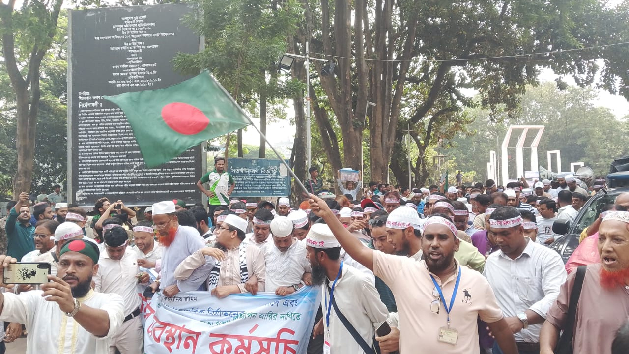 ৫ শতাংশ ভাতা প্রত্যাখ্যান করে অনশনের ডাক, জোরালো হচ্ছে কর্মবিরতি