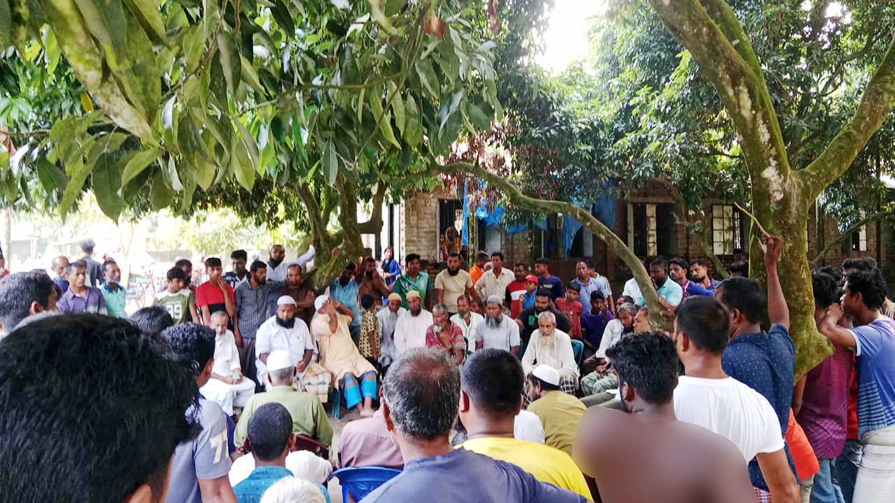 ঠাকুরগাঁওয়ে এক ব্যক্তি নিজের পরিবার ছাড়া কারও সঙ্গে কথা বলতে পারবেন না