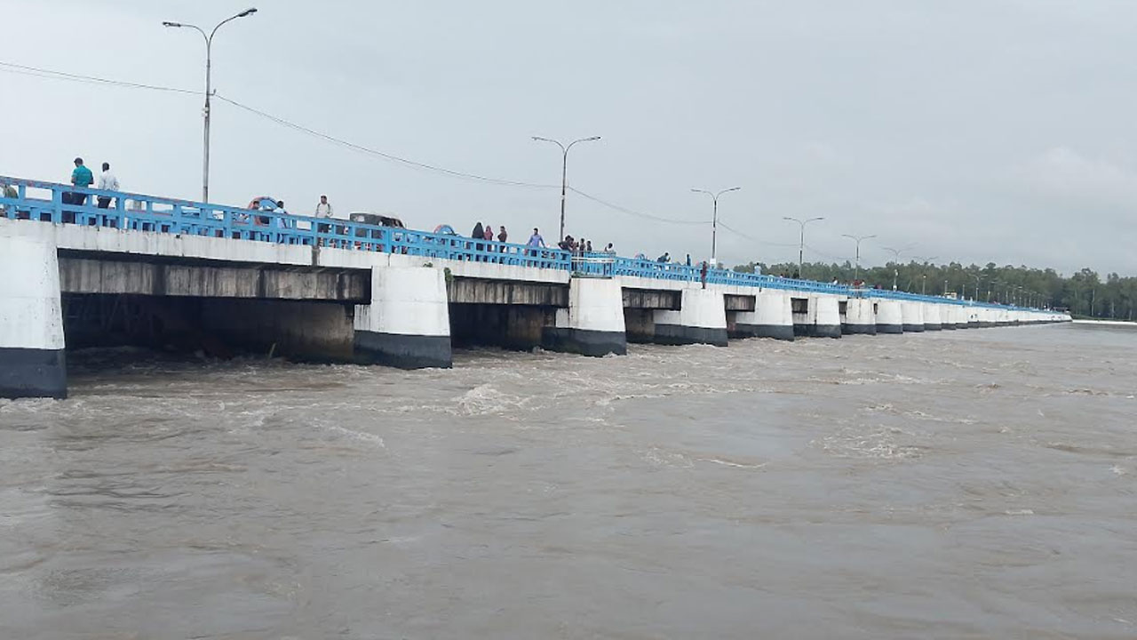 তিস্তার পানি বিপৎসীমা ছুঁই ছুঁই, নিম্নাঞ্চল প্লাবিত হওয়ার শঙ্কা