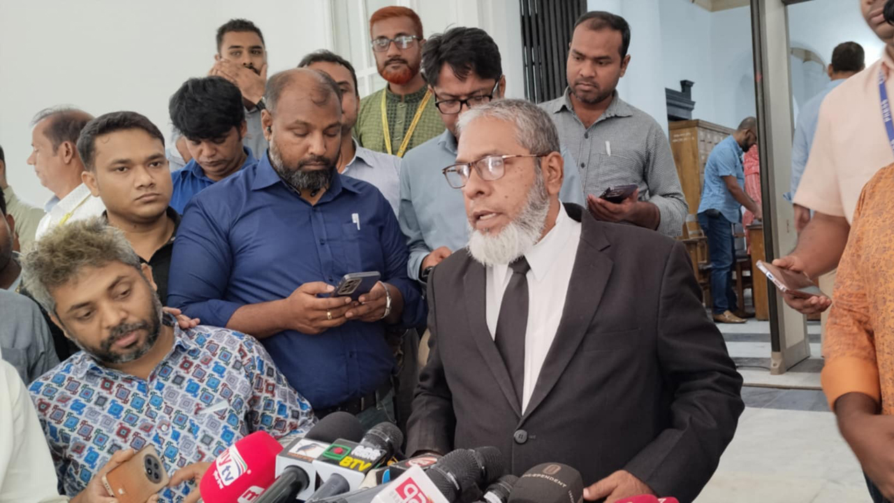 ট্রাইব্যুনালে দ্বিতীয় দিনে শেখ হাসিনার আইনজীবীর যুক্তি উপস্থাপন