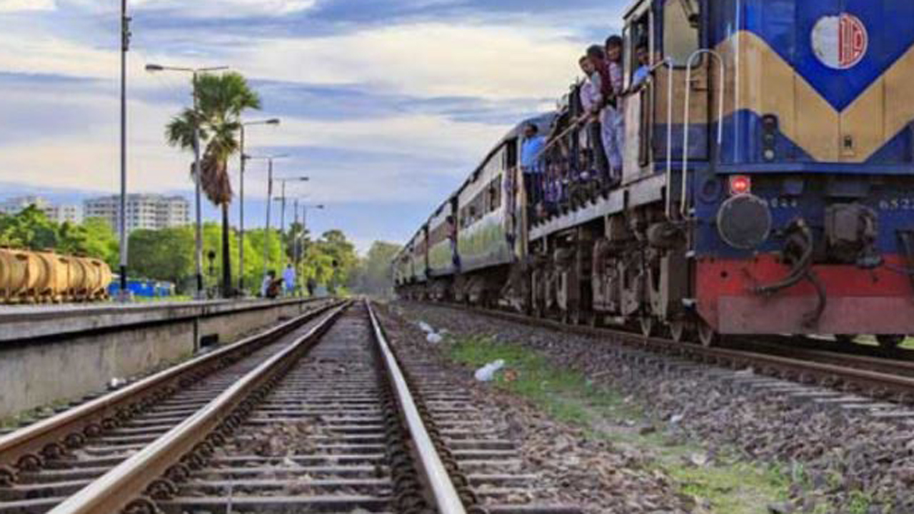 মালিবাগে ট্রেনে কাটা পড়ে শ্রমিকের পা বিচ্ছিন্ন