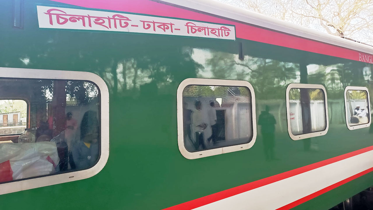 আক্কেলপুর স্টেশনে যাত্রাবিরতি নেবে চিলাহাটি এক্সপ্রেস