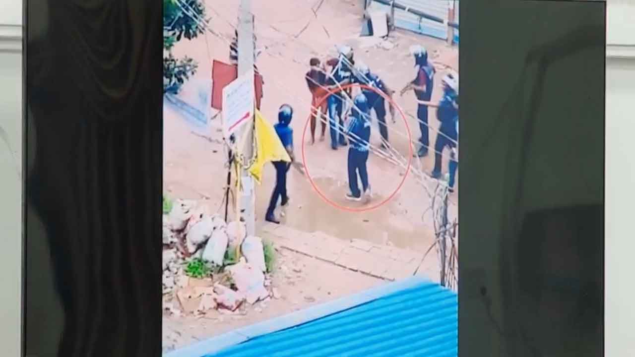 গুলি করার পর হৃদয়ের রক্তাক্ত দেহটি নদীতে ফেলে দেয় পুলিশ