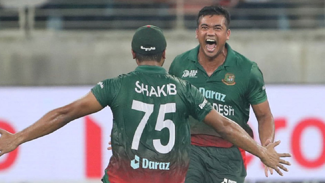 ৫০ লাখে এমিরেটসে সাকিব, এক কোটিতে শারজাহতে তাসকিন