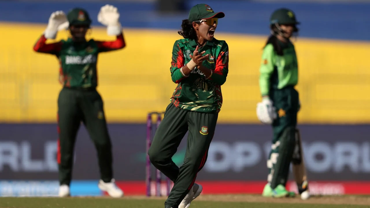 পাকিস্তানকে চেপে ধরেছে বাংলাদেশ