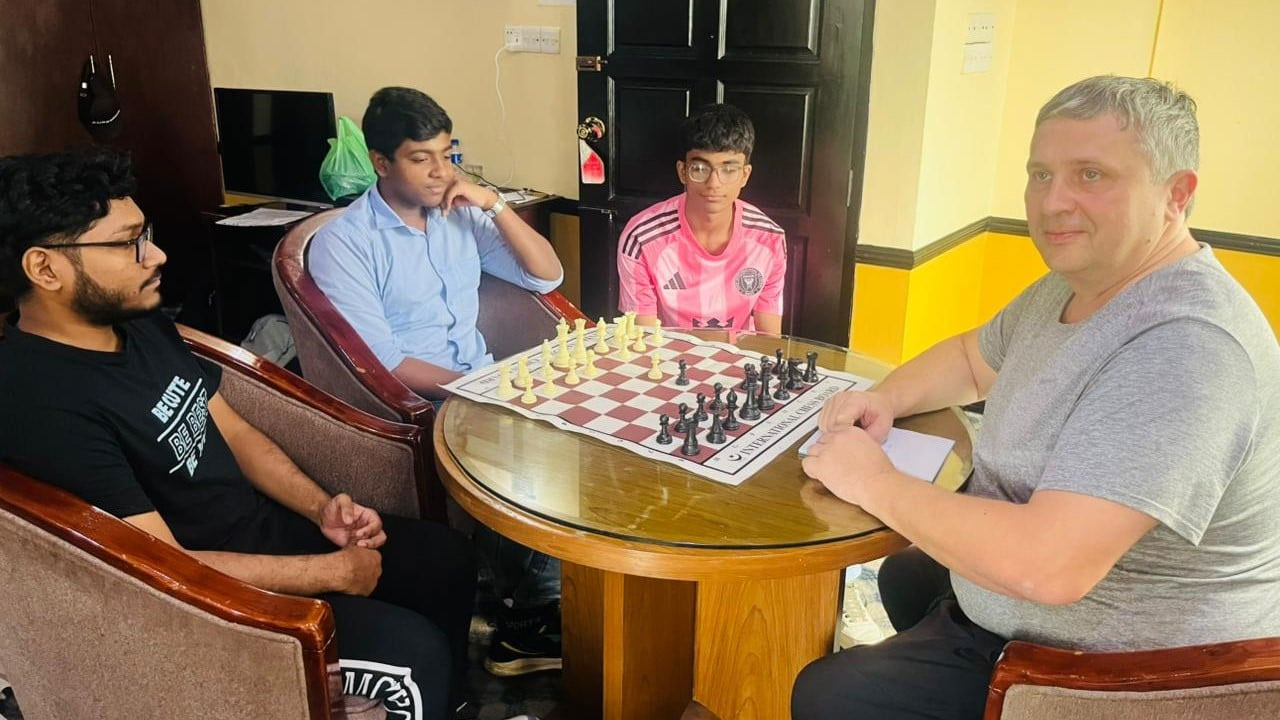 বিশ্বকাপ সামনে রেখে রাশিয়ান কোচকে নিয়োগ দিল দাবা ফেডারেশন