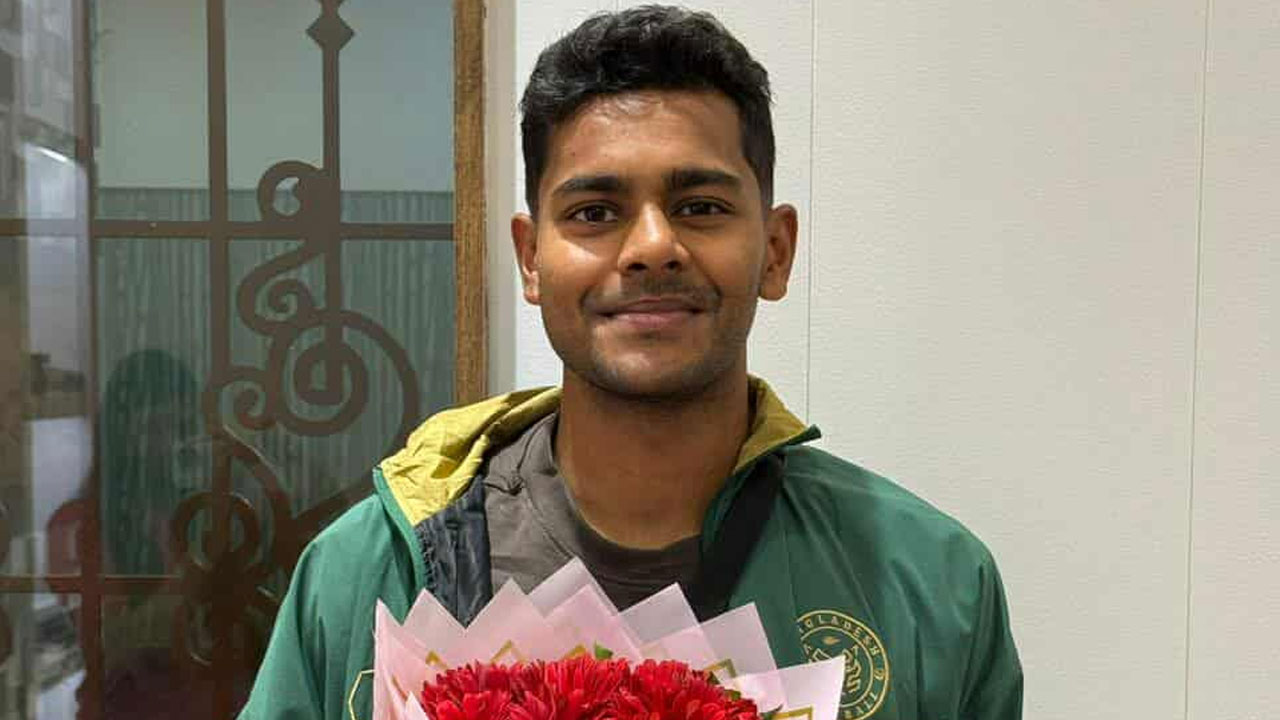 সামিত আসলেন, ঢাকায় অনুশীলনে হংকং