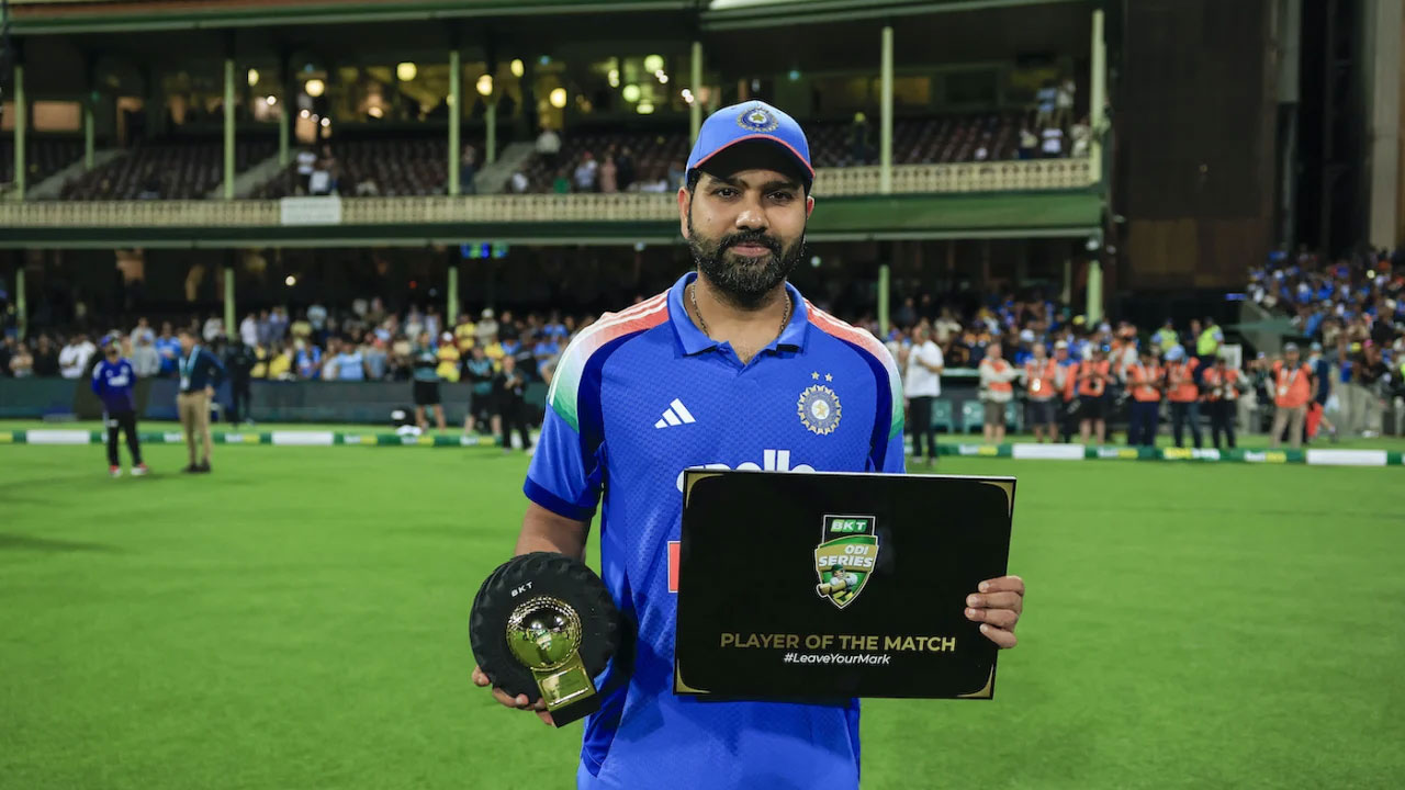 রেকর্ড গড়ে প্রথমবার ওয়ানডেতে বিশ্বসেরা ব্যাটার রোহিত