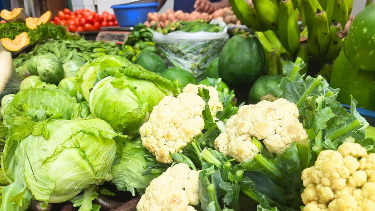 শীতের আগমনী বার্তা সবজির বাজারে