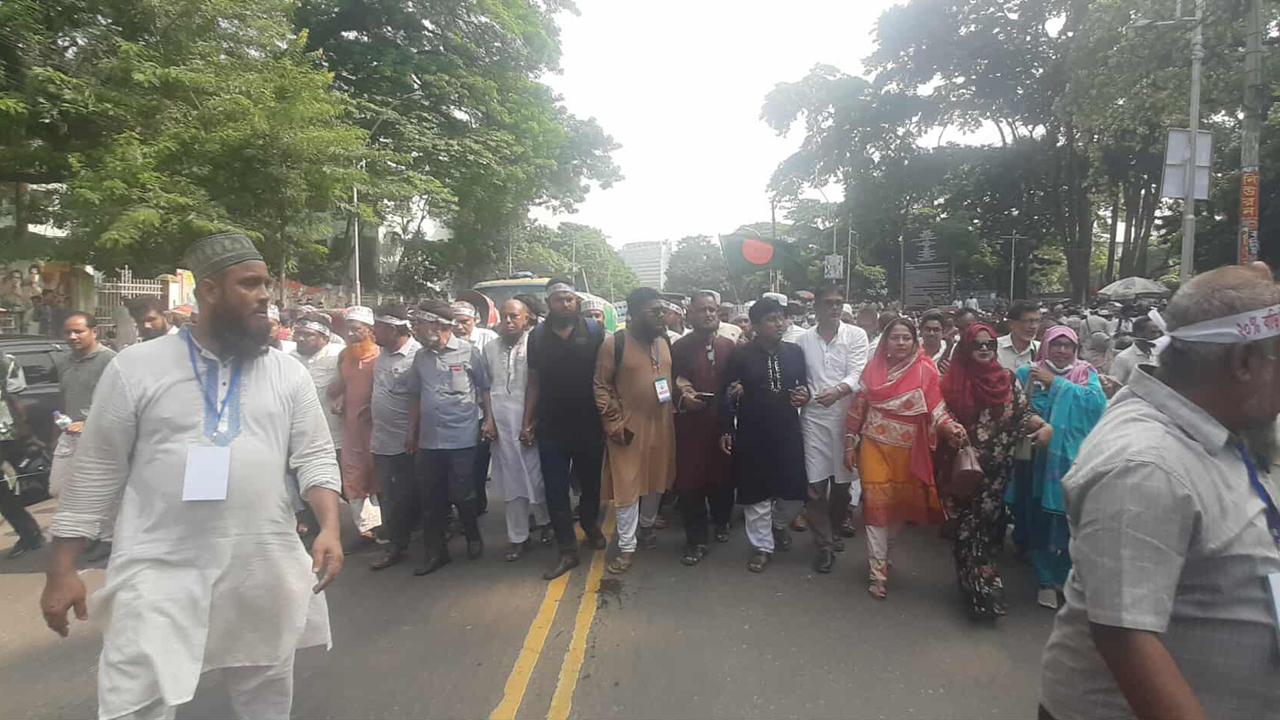 শাহবাগ ব্লকেডে যাচ্ছেন শিক্ষকরা