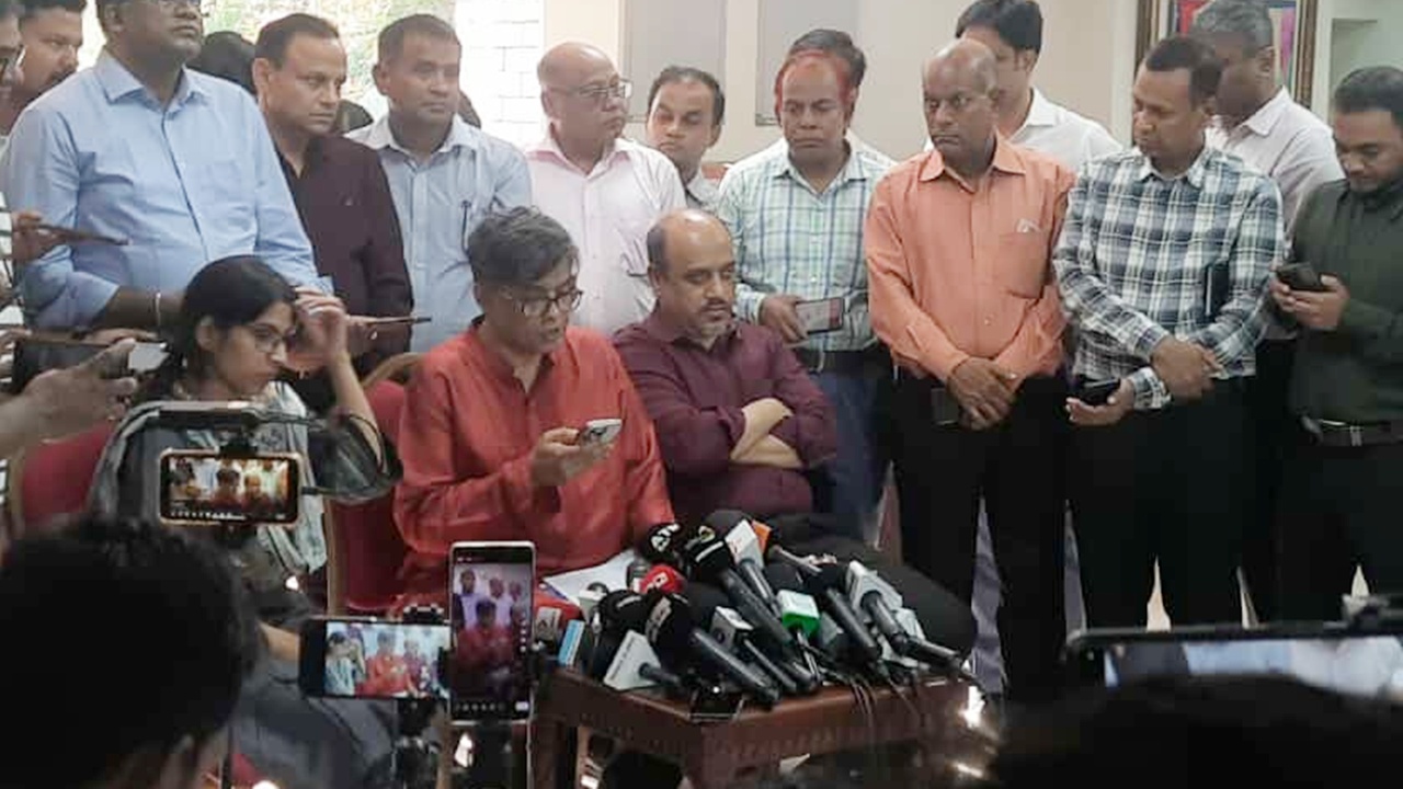 স্বনির্ভর হওয়ার তাগিদ দিলেন প্রধান উপদেষ্টা