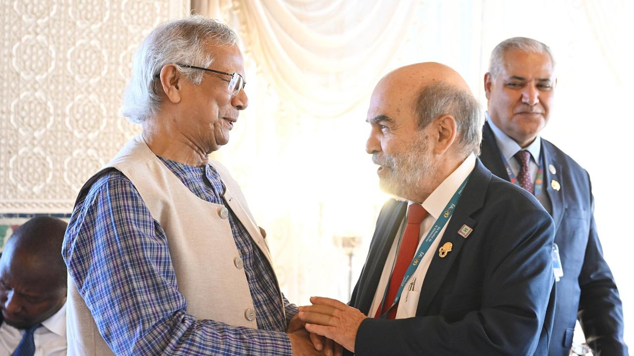 প্রধান উপদেষ্টার সঙ্গে ব্রাজিলের লেখক গ্রাজিয়ানোর সাক্ষাৎ