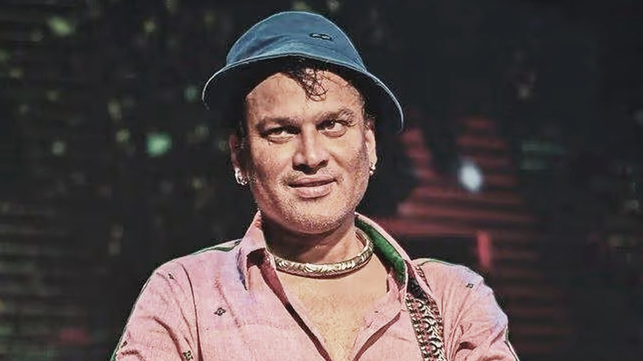 জুবিনের জন্য বিচার চেয়ে উত্তপ্ত আসাম, পুলিশের ভ্যানে আগুন