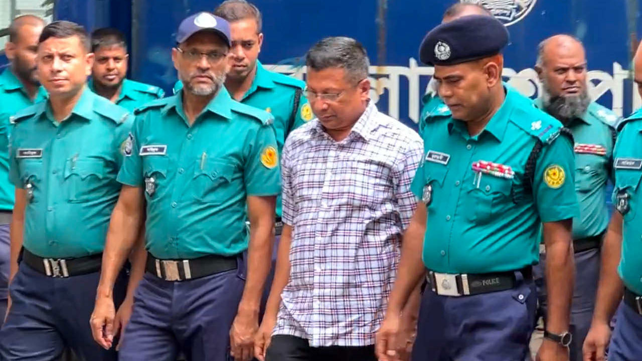 ‘গোপালগঞ্জ বলয়’ দ্বন্দ্ব ঢাকতে আইজিপি মামুনের মেয়াদ বাড়ানো হয়