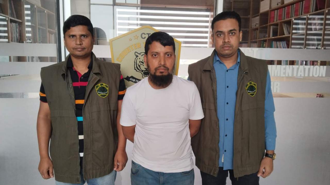 ৬ লাখ টাকা হাতিয়ে নেওয়ার ২ বছর পর প্রতারককে ধরল পুলিশ