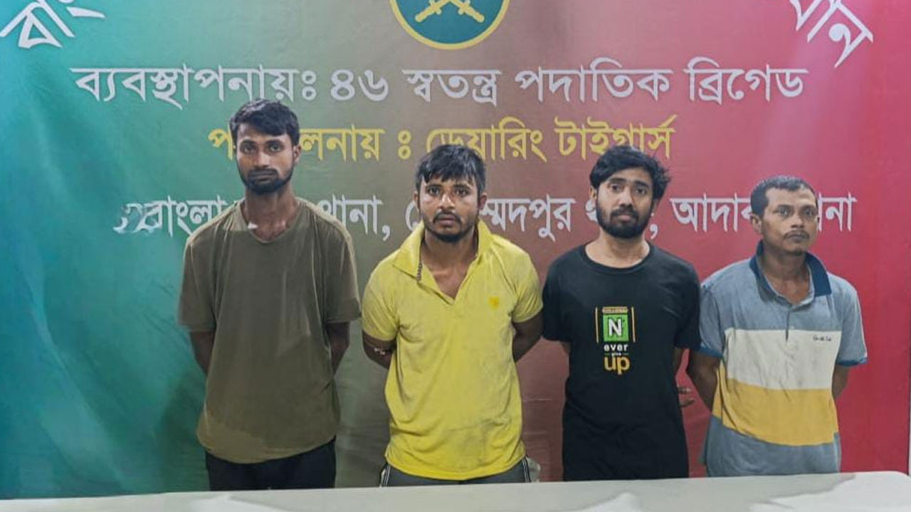 মোহাম্মদপুরে ‘আই ডোন্ট কেয়ার’ গ্রুপের ৪ সদস্য গ্রেপ্তার