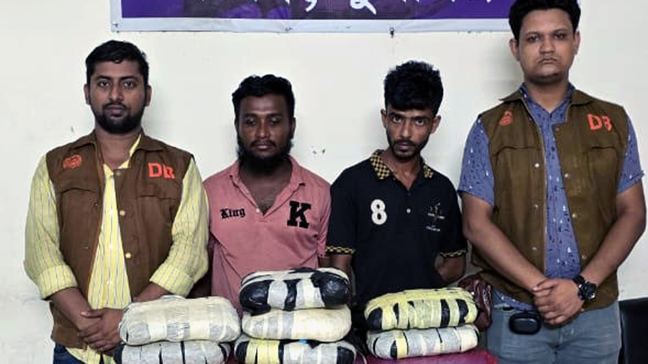 মুন্সীগঞ্জে ১২ কেজি গাঁজাসহ আটক ২ কারবারি