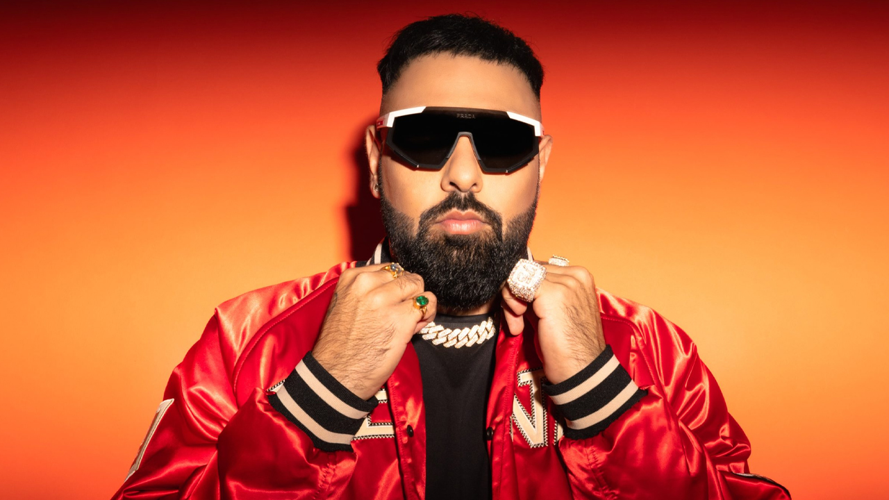 আধ্যাত্মিক গুরুর দ্বারস্থ র্যাপার বাদশা!