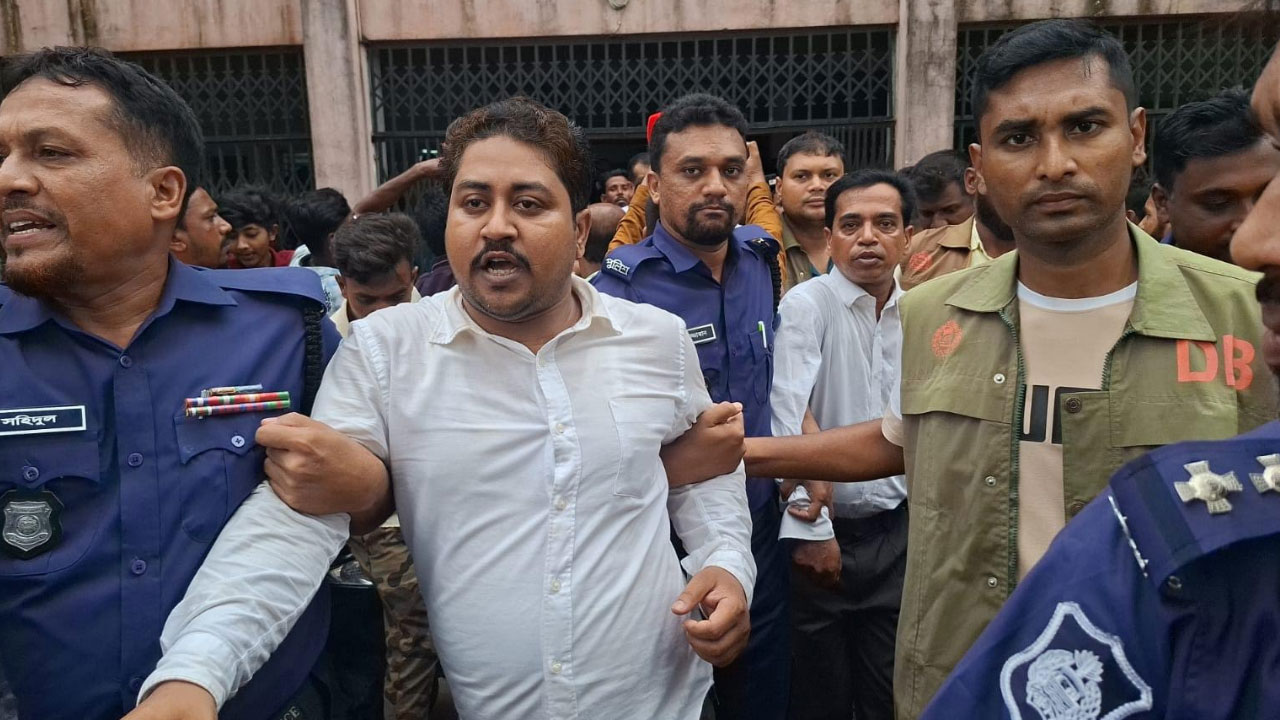 বরগুনায় বিএনপির কার্যালয় ভাঙচুরের মামলায় ১২ আইনজীবী কারাগারে