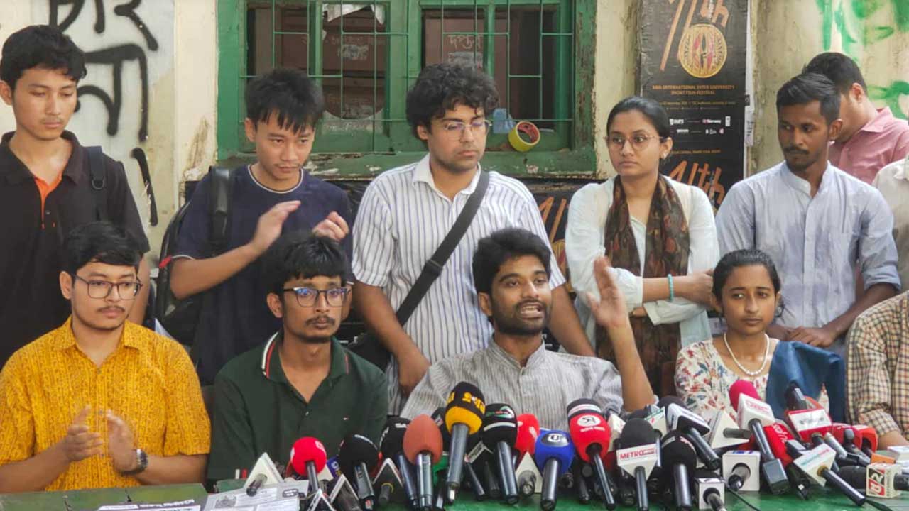 আপনাদের ভোটে সমীকরণ বদলে যাবে, অনাবাসিক শিক্ষার্থীদের মেঘমল্লার বসু