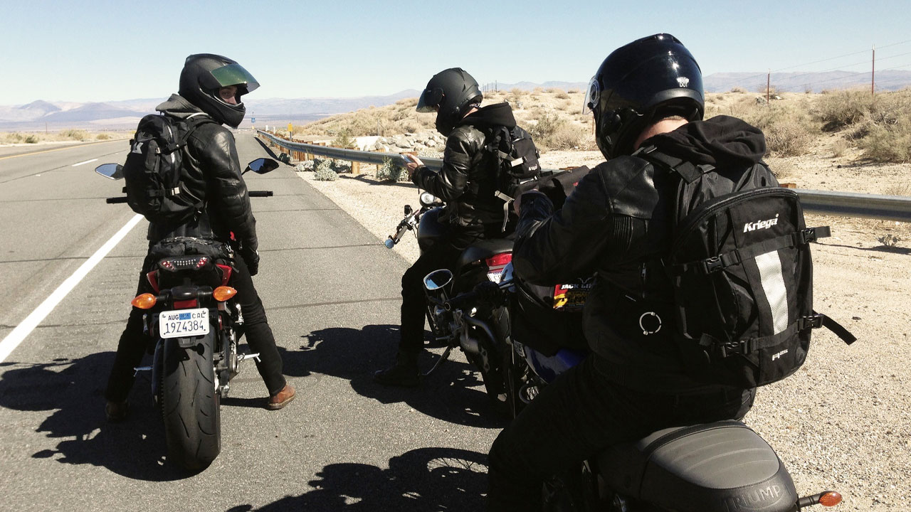 লম্বা ছুটিতে বাইক নিয়ে ঘুরতে যাচ্ছেন? এড়িয়ে চলুন এই কয়েকটি ভুল