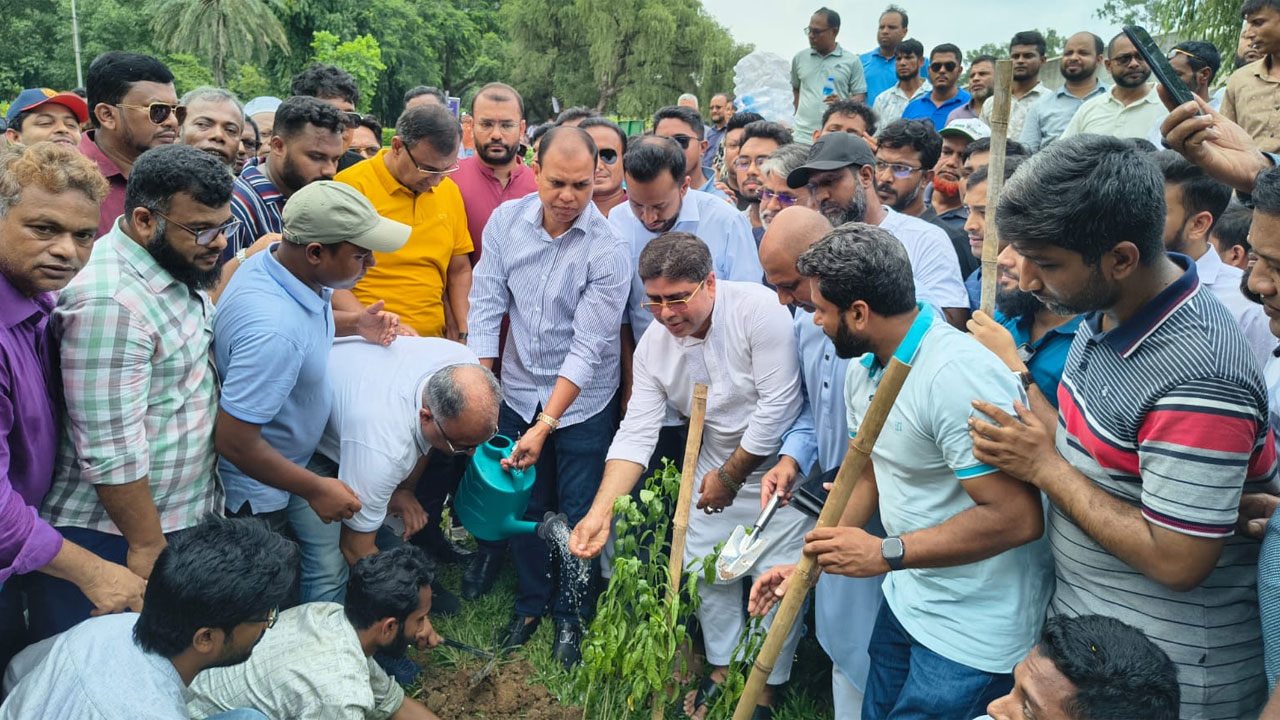 জিয়াউর রহমানের মাজার সবার জন্য উন্মুক্ত : রুমন