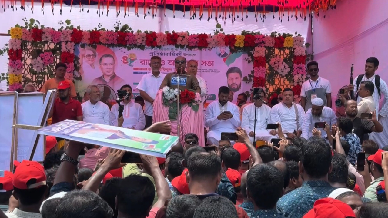 মঞ্চের সামনে বসাকে কেন্দ্র করে বিএনপির দুই পক্ষের সংঘর্ষ