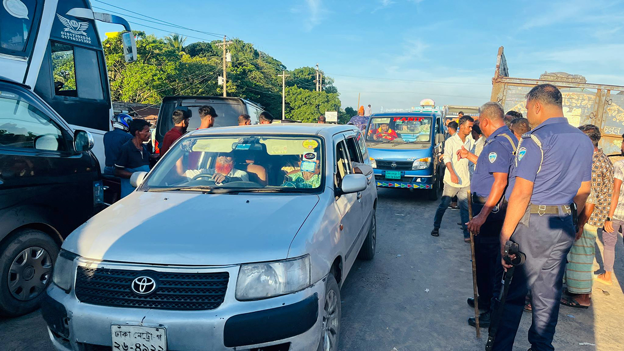 ৬ ঘণ্টা পর ঢাকা-সিলেট মহাসড়কে যান চলাচল স্বাভাবিক
