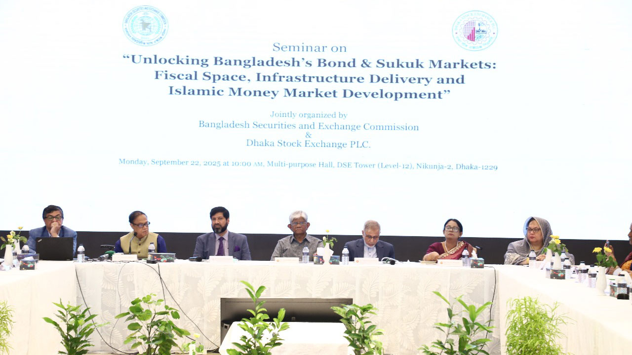 অধিক রেটিং এজেন্সি গড়ে ওঠায় ব্যাংকিং খাত ধ্বংসের দ্বারপ্রান্তে