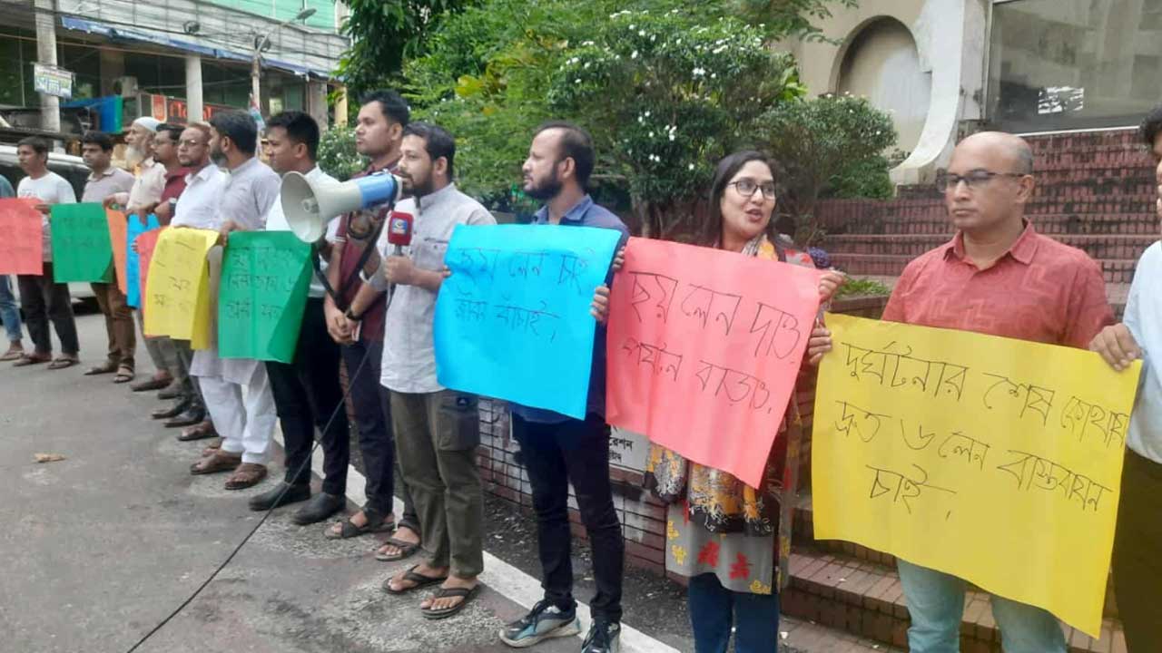 মৃত্যুফাঁদ চট্টগ্রাম-কক্সবাজার মহাসড়ক, ফের আন্দোলনে স্থানীয়রা