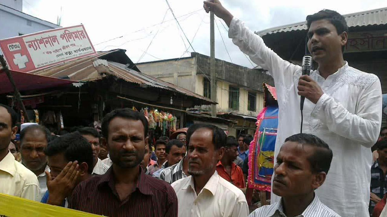 জনবান্ধব চেয়ারম্যান আশরাফের জীবন আজ ফেরারী