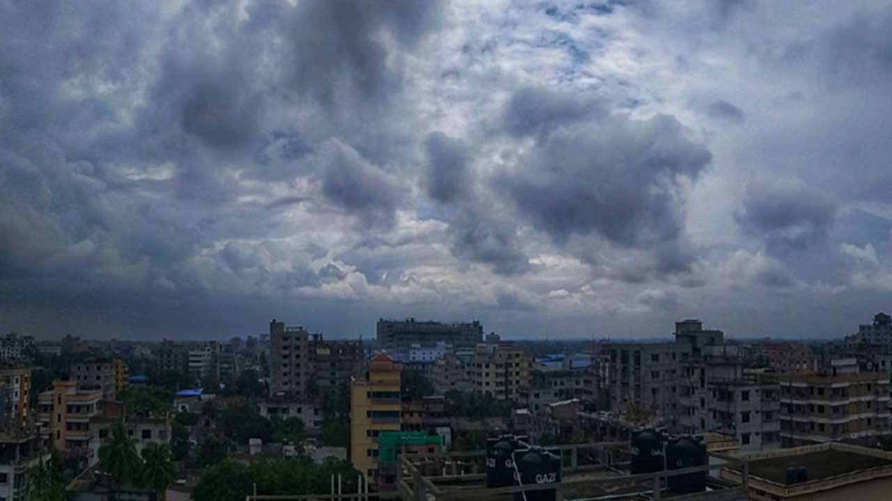ঢাকার আকাশ মেঘলা, তবুও বাড়বে তাপমাত্রা