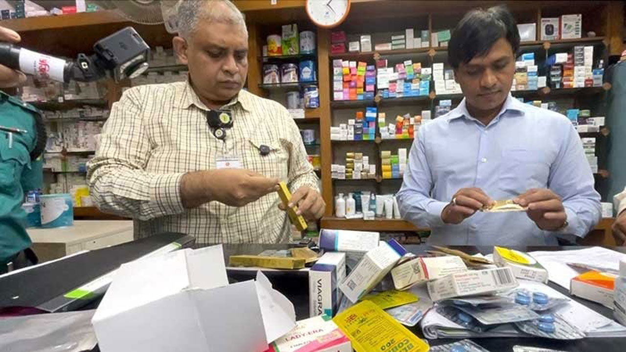 অবৈধ ওষুধ-প্রসাধনী বিক্রি, ফার্মেসিকে লাখ টাকা জরিমানা
