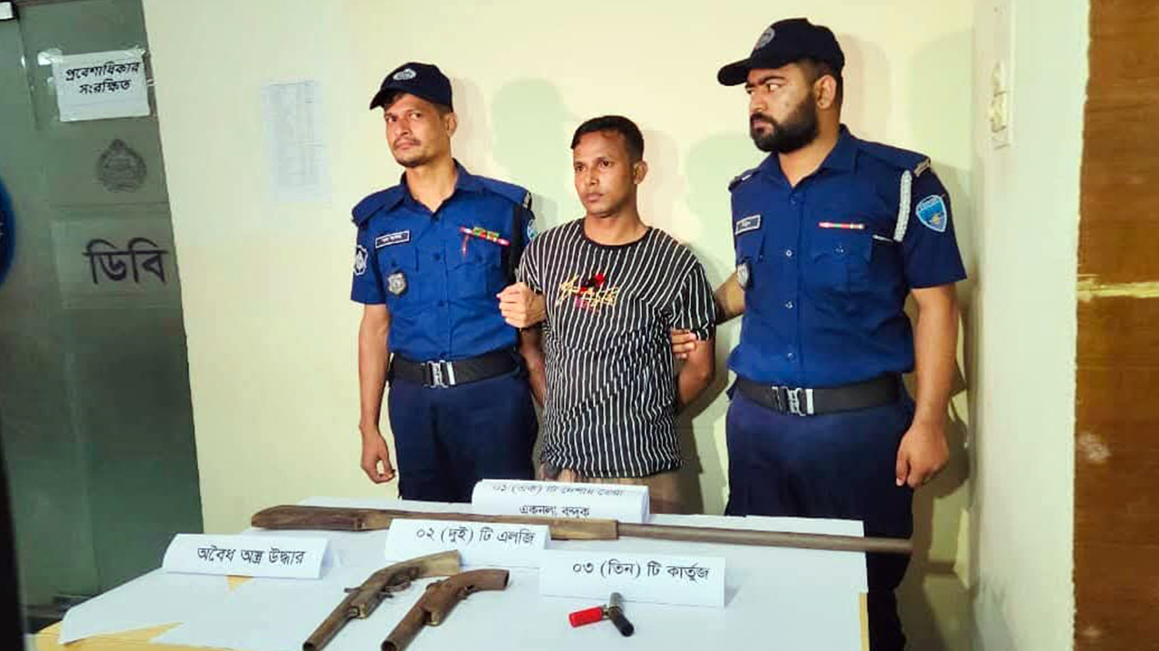 কক্সবাজারে পুলিশের ওপর গুলি: প্রধান অভিযুক্ত অস্ত্রসহ গ্রেপ্তার